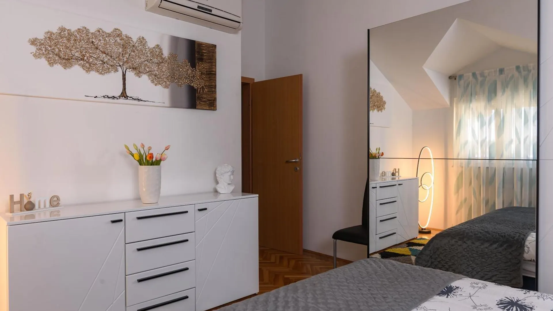 Apartment Traur